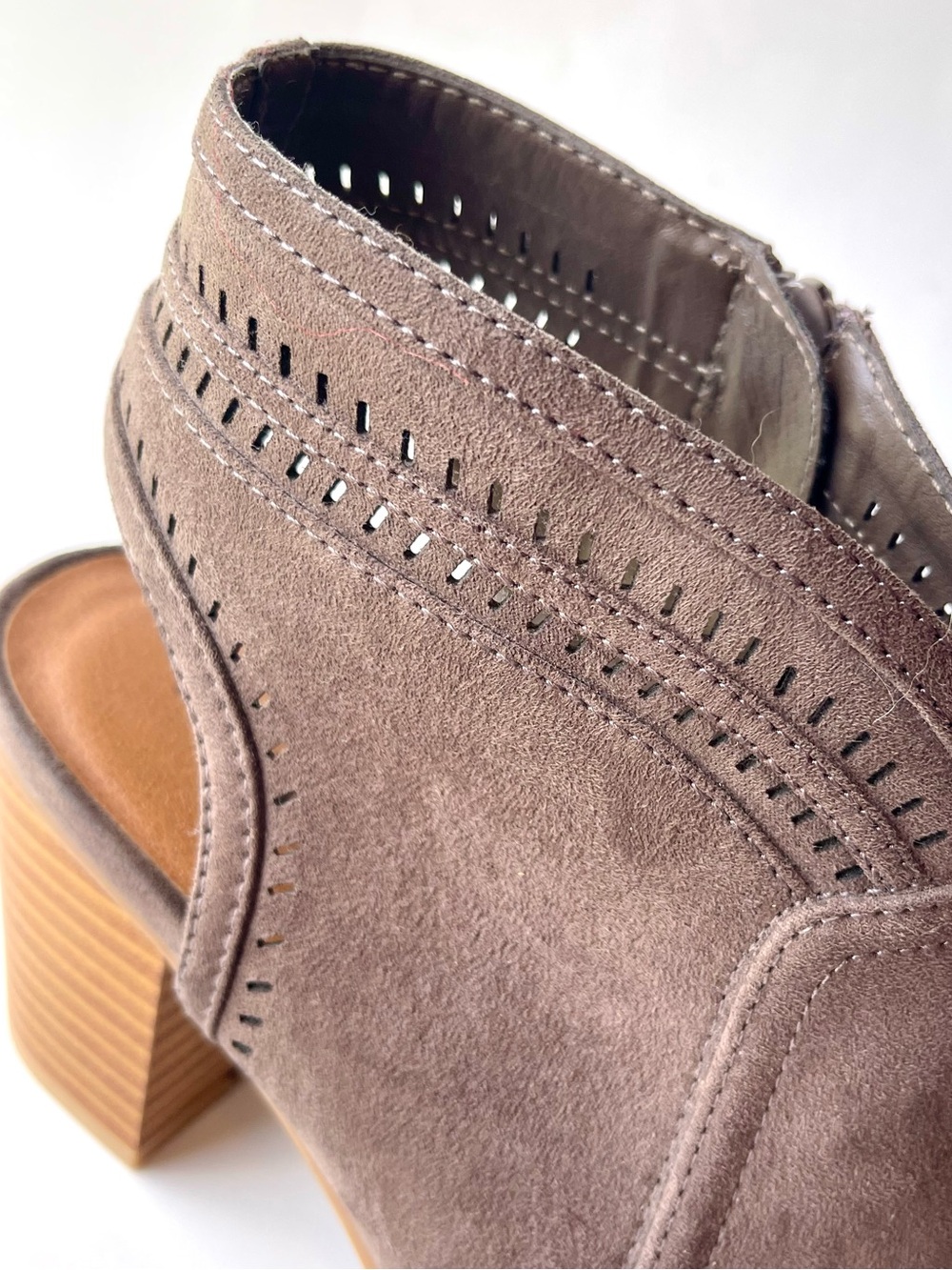Sonoma Suede Peep-Toe Block Heel Ankle Bootie - Taupe Size 7.5 - Picture 4 of 11